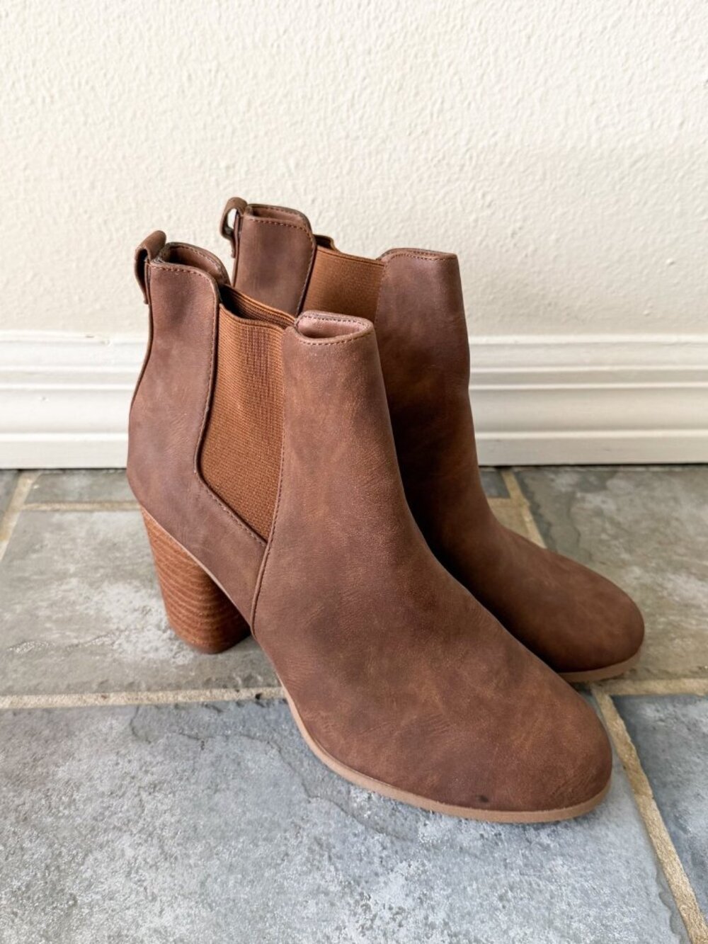 Madden Girl Brown Ankle Booties Block Heel Chelsea Boots Women’s 8.5 - Picture 3 of 8